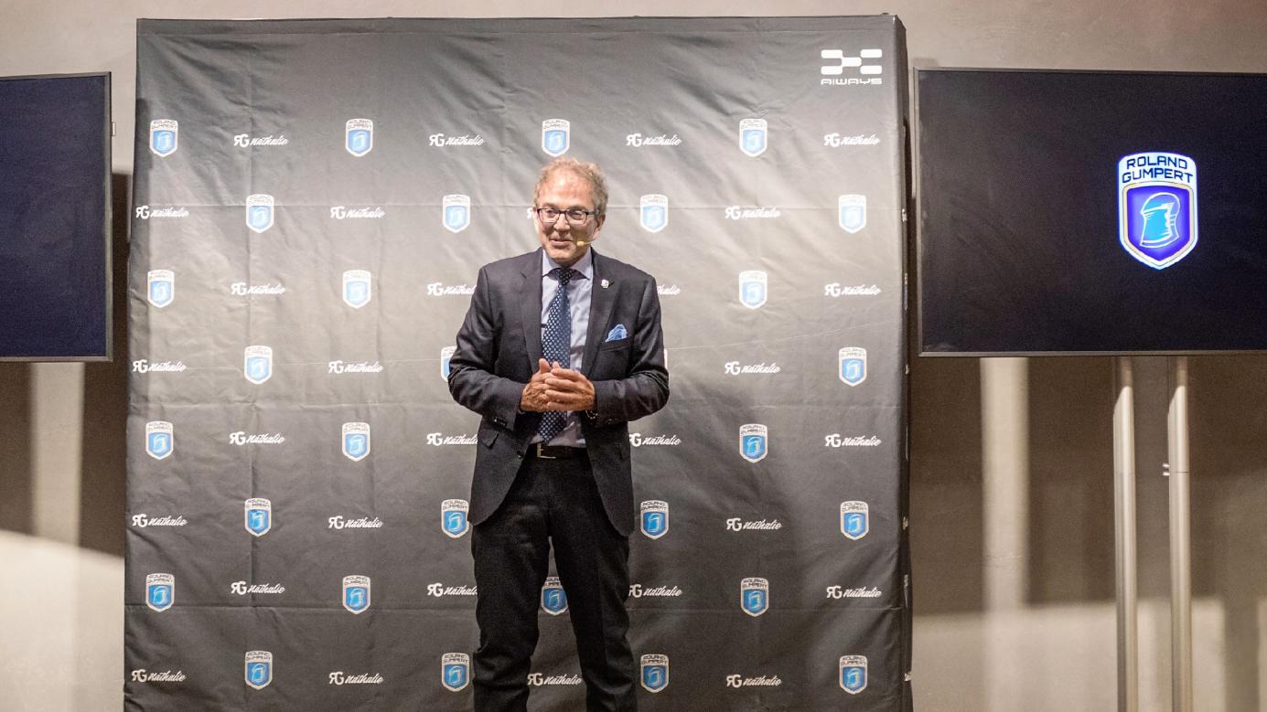 C:\Users\Jyoka\Desktop\新建文件夹\爱驰汽车CPO兼爱驰恭博汽车有限公司总经理Roland Gumpert致辞.jpg爱驰汽车CPO兼爱驰恭博汽车有限公司总经理Roland Gumpert致辞