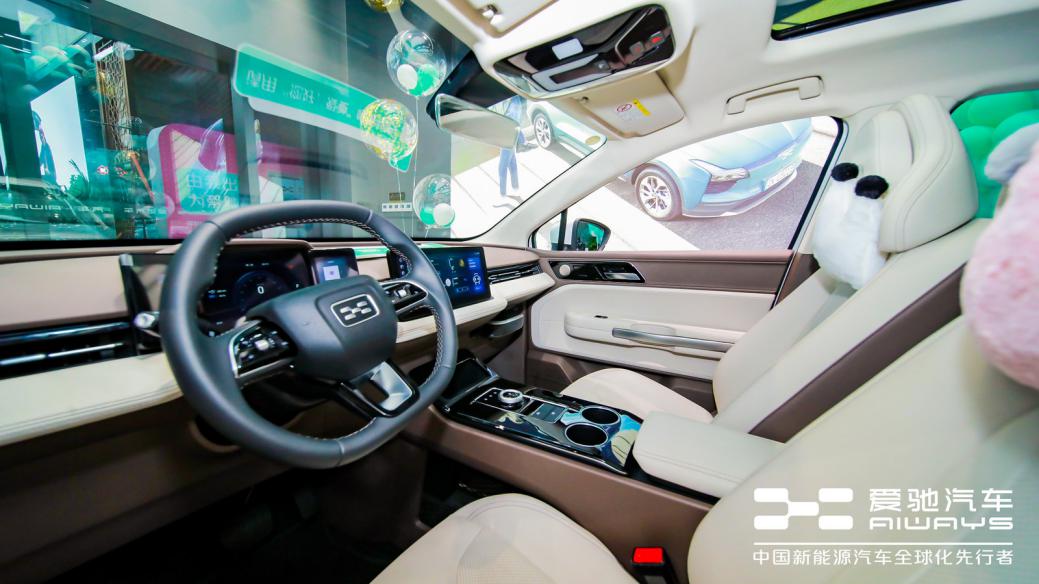 助力“新能源汽车城”迈向世界，爱驰汽车深圳科兴科学园体验中心盛大开业