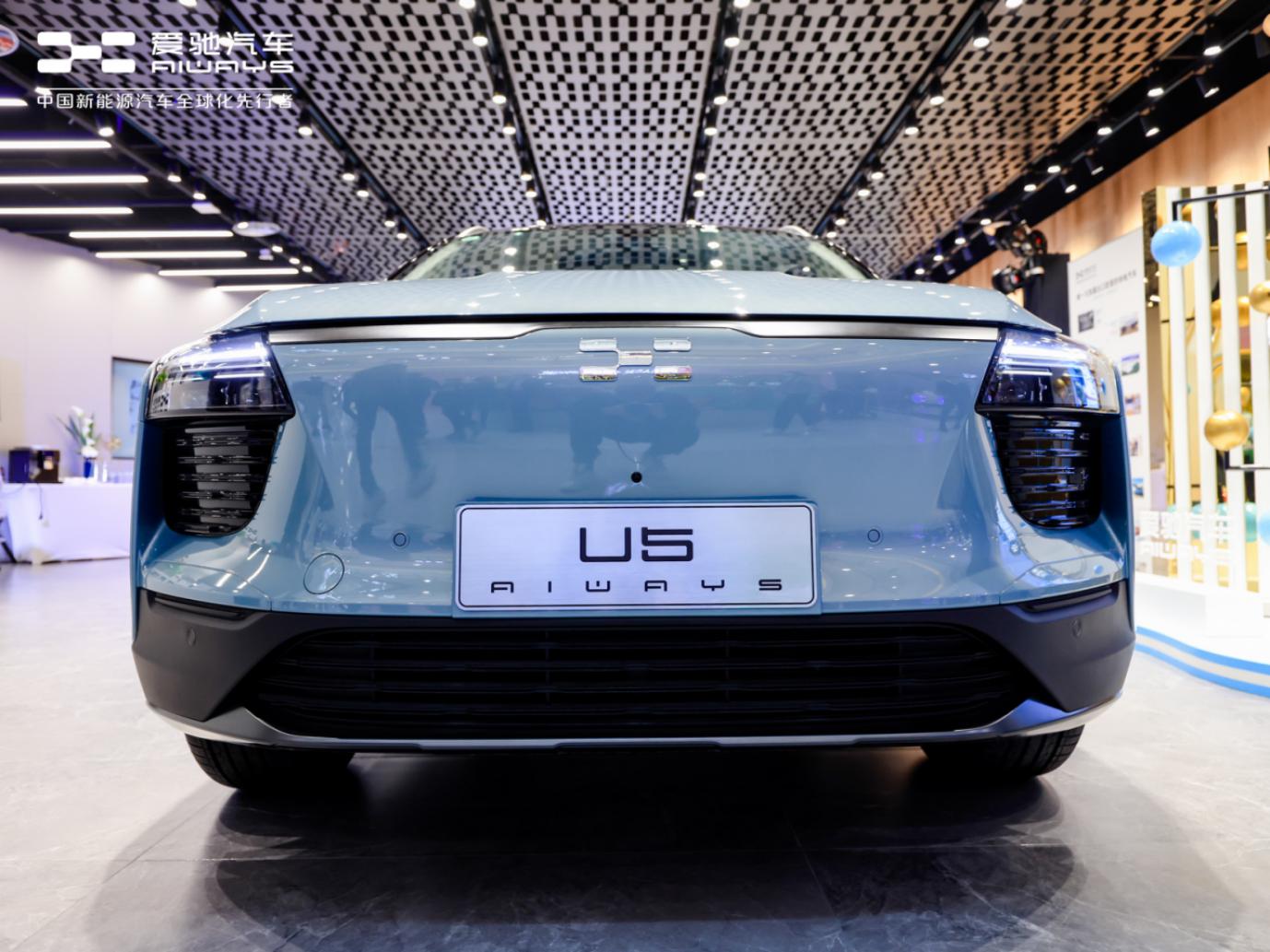 落子西南市场迈出关键一步，爱驰汽车成都锦华万达体验中心开业