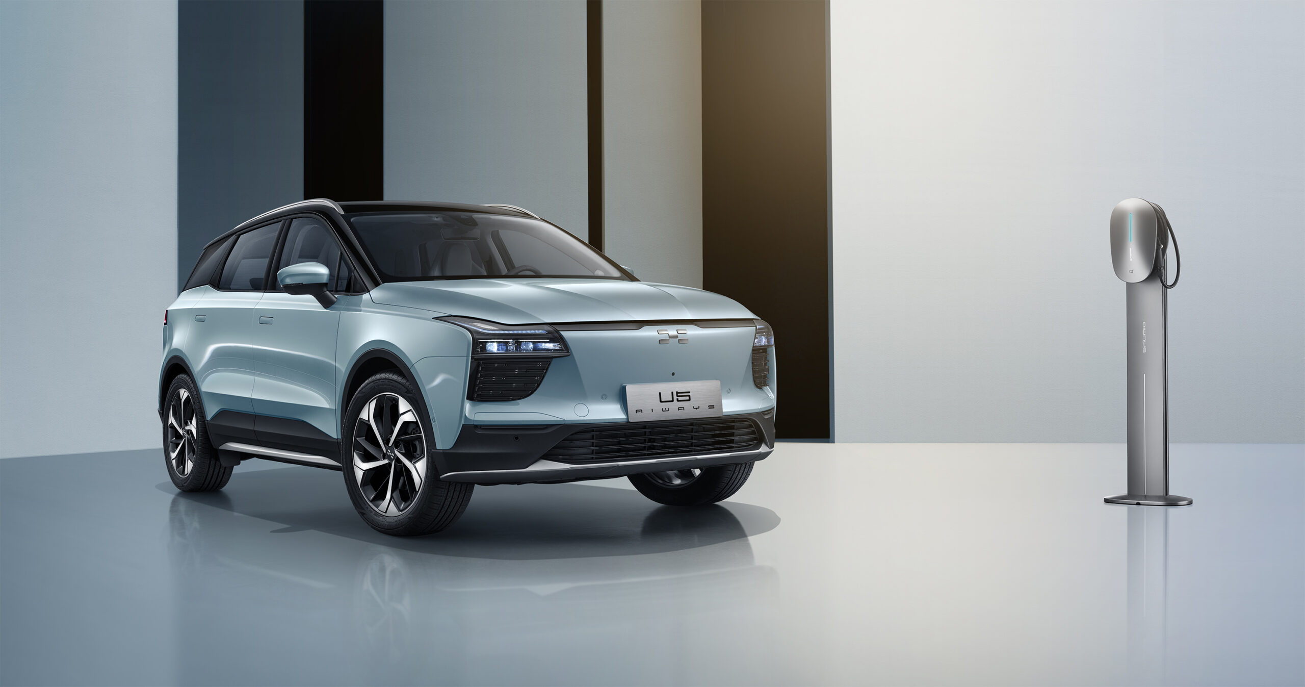  72度电续航563km！爱驰U5 超长续航PURE智净版上榜工信部342批公告