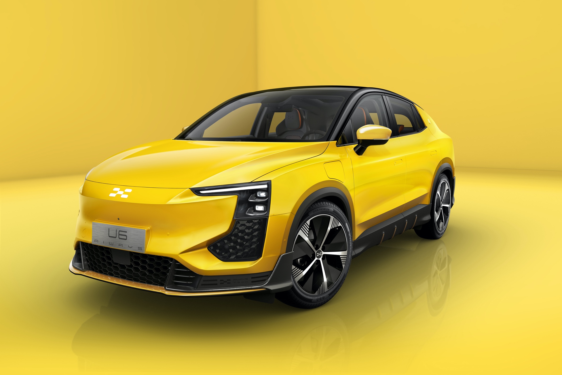 为“心年轻”用户打造的“智能大玩具”，爱驰U6量产状态官图亮相