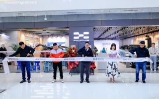 落子西南市场迈出关键一步，爱驰汽车成都锦华万达体验中心开业