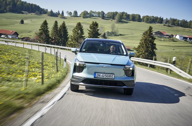 K:\Public\品牌公关应用\公关信息库\欧版U5海外素材精选\海外素材0526\beauty shot\_DAN0483-s.jpg