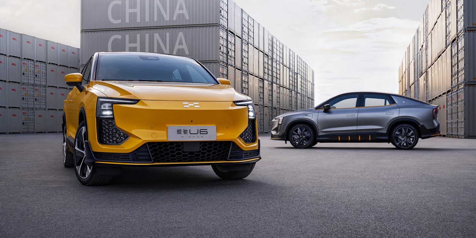 路上的汽车 描述已自动生成